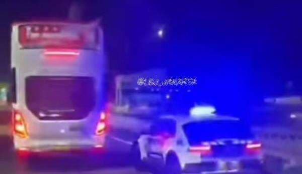 Viral Mobil PJR Diadang Bus di Tol Japek, Polda Metro Angkat Bicara Viral Mobil PJR Diadang Bus di Tol Japek, Polda Metro Angkat Bicara