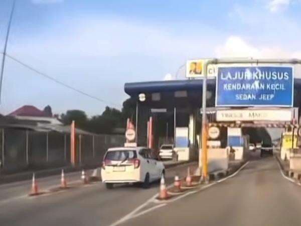 Viral Mobil Tak Bayar Tol Dua Kali di Depok, Polisi Telusuri Pemiliknya Viral Mobil Tak Bayar Tol Dua Kali di Depok, Polisi Telusuri Pemiliknya