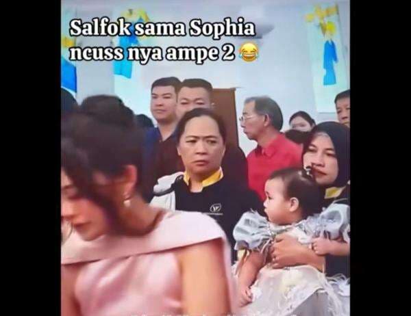 Viral Momen Anak Jess No Limit dan Sisca Kohl Dijaga 2 Pengasuh Berseragam, Netizen: Sus Rini Kalah Ini Mah! Viral Momen Anak Jess No Limit dan Sisca Kohl Dijaga 2 Pengasuh Berseragam, Netizen: Sus Rini Kalah Ini Mah!