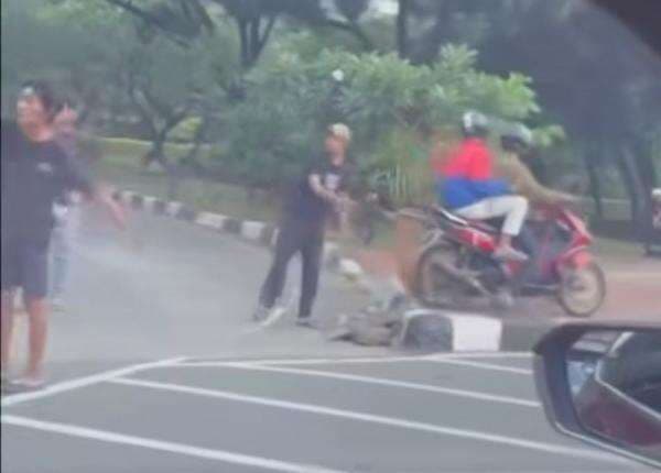 4 Pak Ogah Beri Jasa Pemotor Naik Trotoar di Senayan Ditangkap, Diserahkan ke Panti Asuhan 4 Pak Ogah Beri Jasa Pemotor Naik Trotoar di Senayan Ditangkap, Diserahkan ke Panti Asuhan