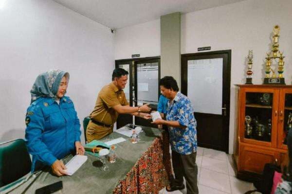 Viral! Janji Kerja di Pabrik Mobil Listrik Gagal Total, 25 Warga Cirebon Telantar di Subang Viral! Janji Kerja di Pabrik Mobil Listrik Gagal Total, 25 Warga Cirebon Telantar di Subang