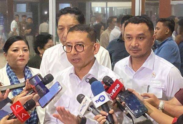 Viral Pemasangan Eskalator di Candi Borobudur, Fadli Zon: Itu Chair Lift Viral Pemasangan Eskalator di Candi Borobudur, Fadli Zon: Itu Chair Lift