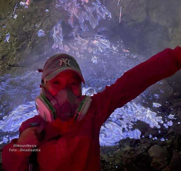 Viral Pendaki Sukses Abadikan Fenomena Blue Fire di Kawah Gunung Ijen, Netizen: Berasa Liat Film Avatar! Viral Pendaki Sukses Abadikan Fenomena Blue Fire di Kawah Gunung Ijen, Netizen: Berasa Liat Film Avatar!
