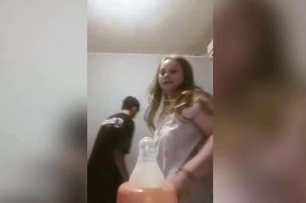 Viral Perempuan Banting Bayi di Kendari, Rekam Video Kejinya lalu Dikirim ke Ibu Korban Viral Perempuan Banting Bayi di Kendari, Rekam Video Kejinya lalu Dikirim ke Ibu Korban