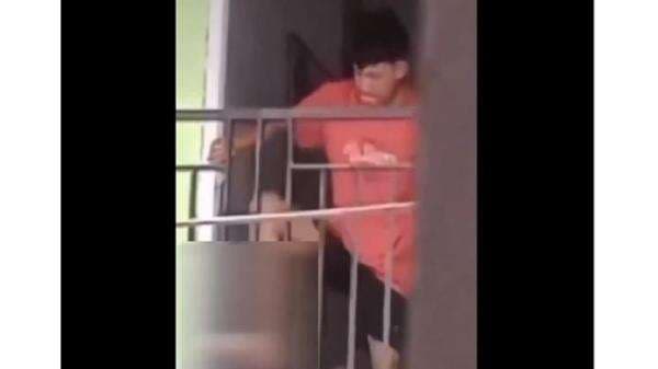 Viral Video Brutal Pemuda di Luwuk Sulteng Injak-Injak Kepala Perempuan di Kamar Kos Viral Video Brutal Pemuda di Luwuk Sulteng Injak-Injak Kepala Perempuan di Kamar Kos