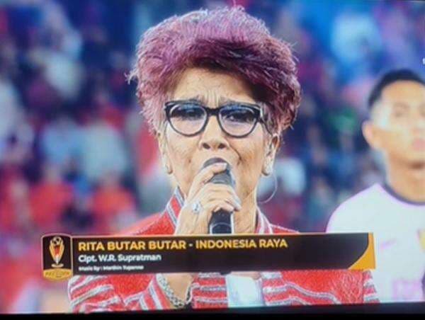 Viral! Detik Detik Rita Butar Butar Salah Lirik saat Nyanyi Indonesia Raya di Piala Presiden 2025 Viral! Detik Detik Rita Butar Butar Salah Lirik saat Nyanyi Indonesia Raya di Piala Presiden 2025