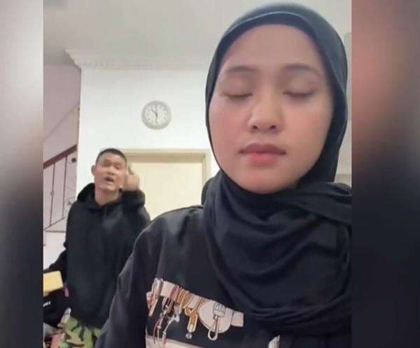 Viral! Wanita Ini Ditalak Suaminya saat Live Tiktok dan Disaksikan 20.000 Penonton Viral! Wanita Ini Ditalak Suaminya saat Live Tiktok dan Disaksikan 20.000 Penonton