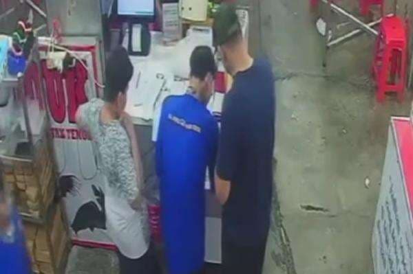 Viral WNA Curi Uang Warung Seafood Cilandak Modus Hipnotis, Polisi Turun Tangan Viral WNA Curi Uang Warung Seafood Cilandak Modus Hipnotis, Polisi Turun Tangan