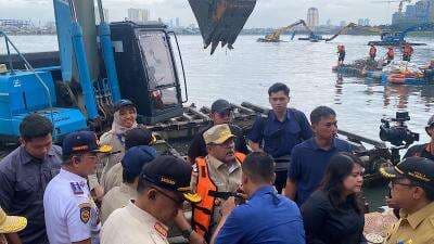 Antisipasi Banjir, Rano Karno Minta 17 Sungai dan Kali Jakarta Dikeruk Serentak Antisipasi Banjir, Rano Karno Minta 17 Sungai dan Kali Jakarta Dikeruk Serentak