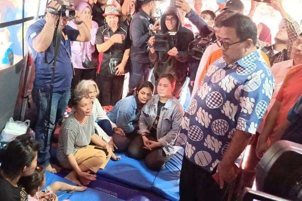 Rano Karno Datangi Lokasi Kebakaran Tragis di Tebet, Cek Korban Luka Rano Karno Datangi Lokasi Kebakaran Tragis di Tebet, Cek Korban Luka