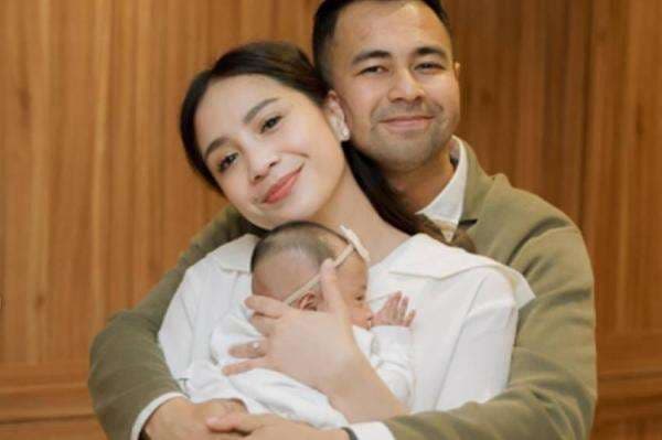 Wajah Lily Anak Adopsi Raffi Ahmad Terungkap, Ternyata Mirip Sosok Ini Wajah Lily Anak Adopsi Raffi Ahmad Terungkap, Ternyata Mirip Sosok Ini