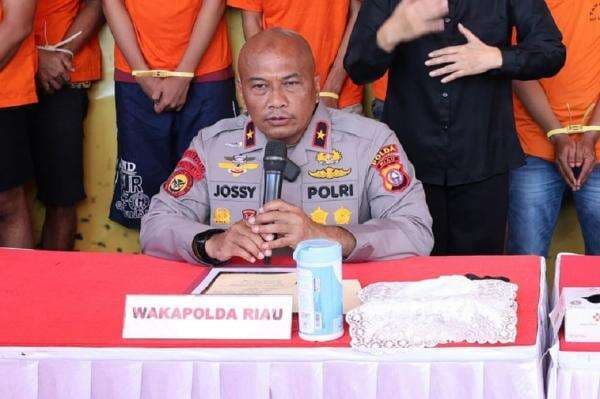 2 Tahanan Kabur Polres Kampar Riau Ditembak, 9 Orang Masih Berkeliaran 2 Tahanan Kabur Polres Kampar Riau Ditembak, 9 Orang Masih Berkeliaran