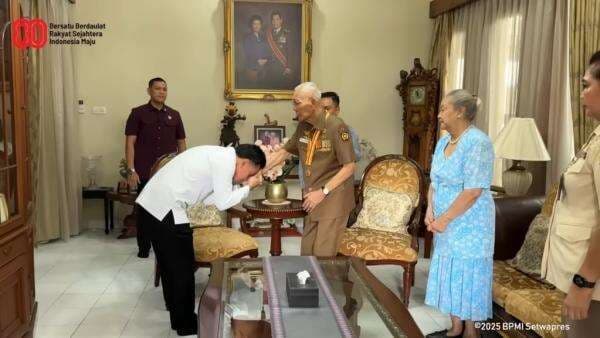 Gibran Antar Undangan HUT RI ke Try Sutrisno, Ini Kata Perwakilan Kaum Milenial Gibran Antar Undangan HUT RI ke Try Sutrisno, Ini Kata Perwakilan Kaum Milenial