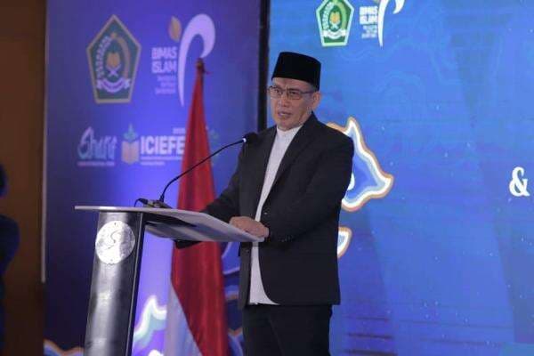 Wamenag Minta Penyempurnaan Tafsir Al-Quran Kemenag Pertimbangkan Keseimbangan Alam Wamenag Minta Penyempurnaan Tafsir Al-Quran Kemenag Pertimbangkan Keseimbangan Alam