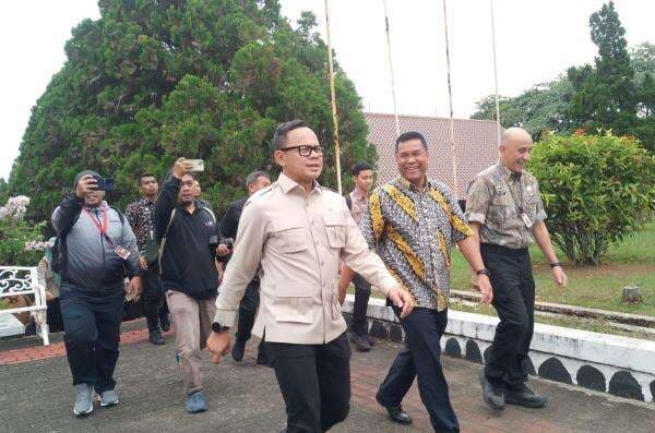 Wamendagri Ungkap 6 Kepala Daerah Tak Siap Ikuti Retret Gelombang Kedua Wamendagri Ungkap 6 Kepala Daerah Tak Siap Ikuti Retret Gelombang Kedua