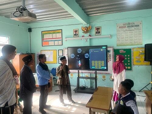 Wamendikdasmen Sebut 18.000 Sekolah Jadi Target Awal Program Smart Board Wamendikdasmen Sebut 18.000 Sekolah Jadi Target Awal Program Smart Board
