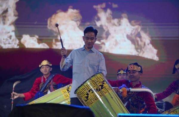 Wapres Gibran Tutup Fornas VIII, Penampilan Ribuan Lansia Jadi Inspirasi Wapres Gibran Tutup Fornas VIII, Penampilan Ribuan Lansia Jadi Inspirasi