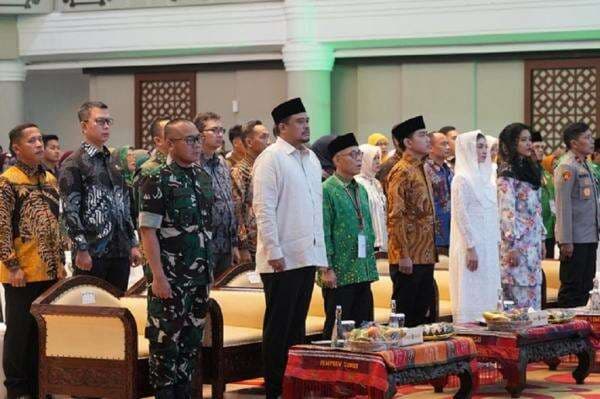 Gibran Tanggapi Keluhan Bobby soal Narkoba di Sumut: Kirim Anak Bandel ke Pesantren Gibran Tanggapi Keluhan Bobby soal Narkoba di Sumut: Kirim Anak Bandel ke Pesantren