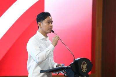 Wapres Gibran : Kita Butuh Sinergi di Bawah Satu Komando Prabowo Wapres Gibran : Kita Butuh Sinergi di Bawah Satu Komando Prabowo