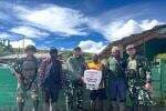 Warga Balamai Papua Bahagia Dapat Bantuan dari Satgas Operasi TNI Habema Warga Balamai Papua Bahagia Dapat Bantuan dari Satgas Operasi TNI Habema
