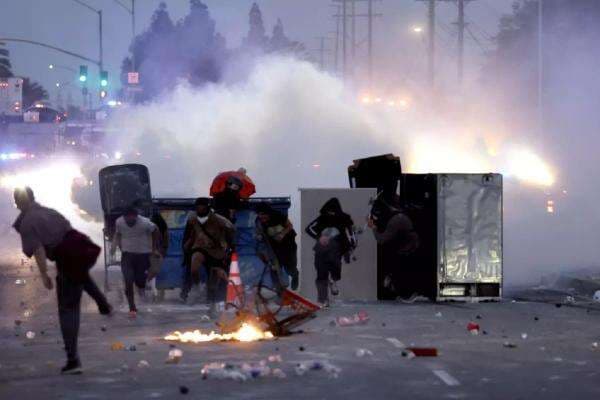 Warga Los Angeles: Trump Kerahkan 700 Marinir dan 2.000 Garda Nasional Justru Perburuk Keadaan Warga Los Angeles: Trump Kerahkan 700 Marinir dan 2.000 Garda Nasional Justru Perburuk Keadaan