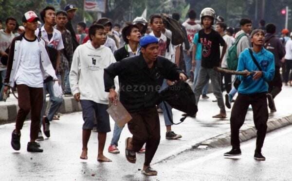 Warga Pemalang Diresahkan Tawuran Sarung Berisi Batu dan Sajam Antar Remaja Warga Pemalang Diresahkan Tawuran Sarung Berisi Batu dan Sajam Antar Remaja