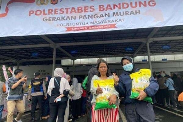 Gerakan Pangan Murah, Polrestabes Bandung Sediakan 10 Ton Beras untuk Warga jelang HUT RI Gerakan Pangan Murah, Polrestabes Bandung Sediakan 10 Ton Beras untuk Warga jelang HUT RI