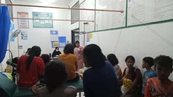 66 Warga Mentawai Dibawa ke Puskesmas usai Makan Ikan Tongkol, Diduga Keracunan 66 Warga Mentawai Dibawa ke Puskesmas usai Makan Ikan Tongkol, Diduga Keracunan