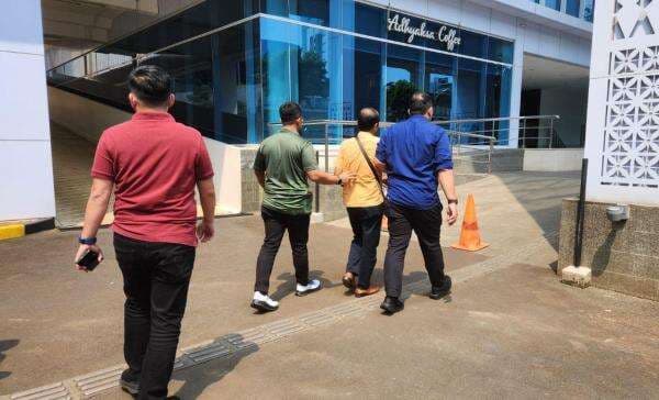 Peras Pejabat Kejati Rp5 Juta, Wartawan Gadungan Ditangkap Peras Pejabat Kejati Rp5 Juta, Wartawan Gadungan Ditangkap