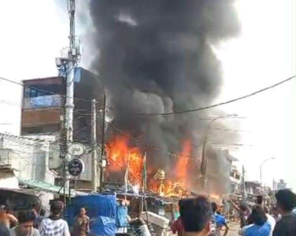 Warteg di Penjaringan Dilahap Si Jago Merah, 1 Orang Dikabarkan Tewas Warteg di Penjaringan Dilahap Si Jago Merah, 1 Orang Dikabarkan Tewas