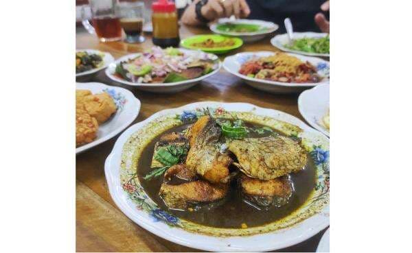 Ini Tempat Kuliner Khas Betawi yang Selalu Ramai Pengunjung, Ada di Jakarta Timur! Ini Tempat Kuliner Khas Betawi yang Selalu Ramai Pengunjung, Ada di Jakarta Timur!