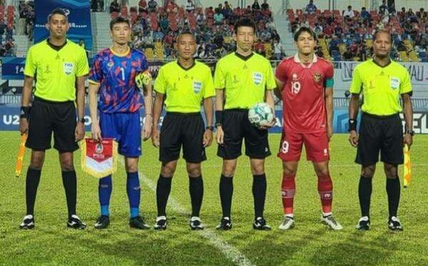 Wasit Kontroversial Hiroki Kasahara Pimpin Laga Timnas Indonesia vs Laos, Pernah Bikin Shin Tae-yong Keluarkan Kata-Kata Kasar! Wasit Kontroversial Hiroki Kasahara Pimpin Laga Timnas Indonesia vs Laos, Pernah Bikin Shin Tae-yong Keluarkan Kata-Kata Kasar!