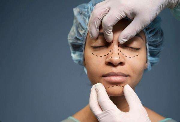 Waspada! Kenali Risiko Operasi Plastik Sebelum Mengikuti Standar Kecantikan Waspada! Kenali Risiko Operasi Plastik Sebelum Mengikuti Standar Kecantikan