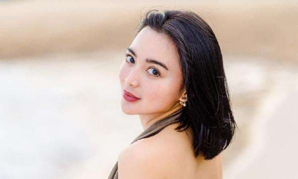 Wika Salim Rayakan Lebaran Bareng Keluarga Sang Kekasih, Menikah Tahun Ini? Wika Salim Rayakan Lebaran Bareng Keluarga Sang Kekasih, Menikah Tahun Ini?
