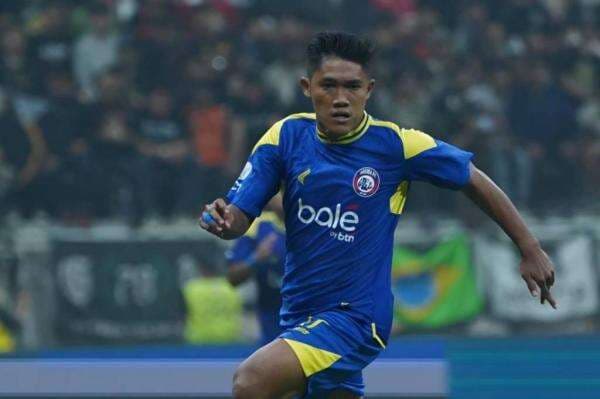 Debut Mengejutkan Dwiki Mardiyanto di Arema FC, Langsung Dapat Kepercayaan Pelatih Debut Mengejutkan Dwiki Mardiyanto di Arema FC, Langsung Dapat Kepercayaan Pelatih
