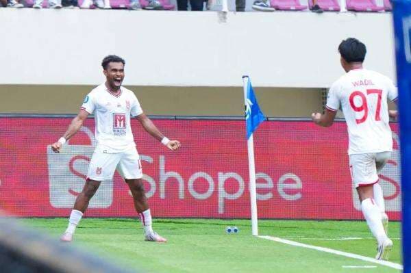 Hasil Liga 1: Yakob Sayuri Hattrick, Malut United Permalukan Persis Solo Hasil Liga 1: Yakob Sayuri Hattrick, Malut United Permalukan Persis Solo