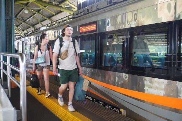 123 Ribu Wisatawan Asing Naik Kereta Api per Mei 2025, Dua Stasiun Ini Jadi Favorit 123 Ribu Wisatawan Asing Naik Kereta Api per Mei 2025, Dua Stasiun Ini Jadi Favorit