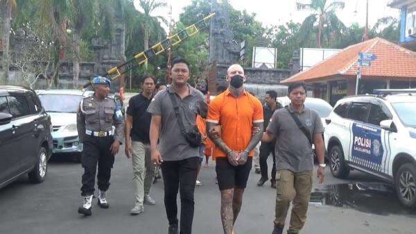 Tak Terima Ditegur karena Berkendara Ugal-ugalan, WNA asal Inggris Aniaya Warga Bali Tak Terima Ditegur karena Berkendara Ugal-ugalan, WNA asal Inggris Aniaya Warga Bali