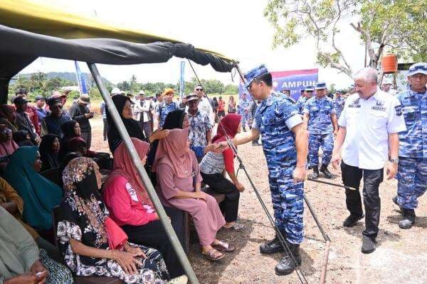 Wujudkan Ketahanan Pangan, Lanud Sultan Hasanuddin-Kelompok Tani Pinrang Garap Lahan Bersama Wujudkan Ketahanan Pangan, Lanud Sultan Hasanuddin-Kelompok Tani Pinrang Garap Lahan Bersama