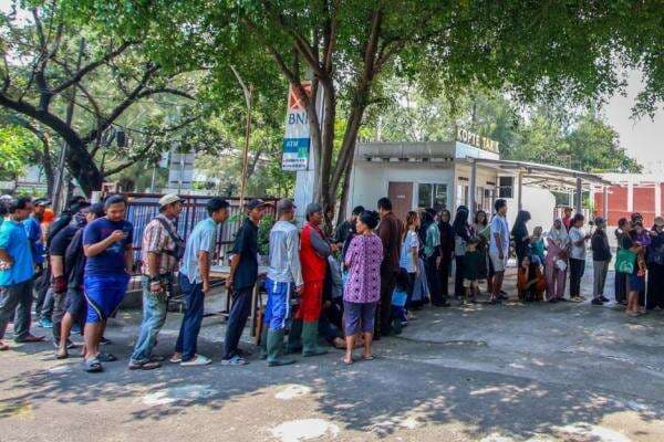 Wujudkan Tridarma Perguruan Tinggi Kampus UTA 45 Jakarta Bagikan Beras Murah Wujudkan Tridarma Perguruan Tinggi Kampus UTA 45 Jakarta Bagikan Beras Murah