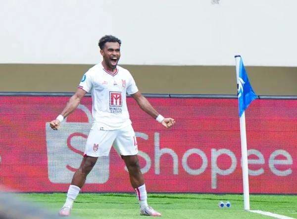 Yakob Sayuri Tegaskan Pemain Lokal Bisa Bersaing di Daftar Top Skor Liga 1 Yakob Sayuri Tegaskan Pemain Lokal Bisa Bersaing di Daftar Top Skor Liga 1