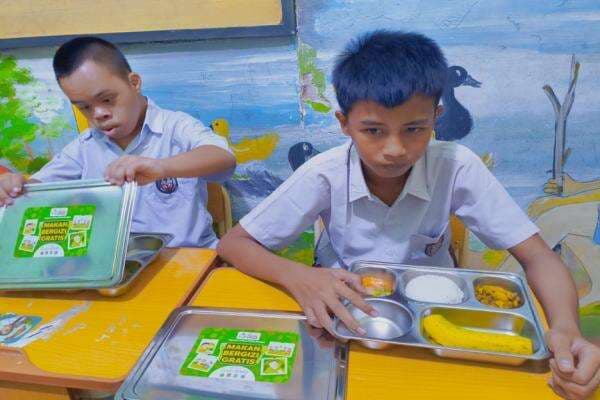 YIPB, OVO, dan Grab Luncurkan Uji Coba MBG di Sekolah Khusus Tangerang Raya YIPB, OVO, dan Grab Luncurkan Uji Coba MBG di Sekolah Khusus Tangerang Raya