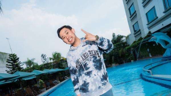 Ketika Yoppi Tanjuang Pamer Momen Romantis Bareng Istri Lewat Konten Ketika Yoppi Tanjuang Pamer Momen Romantis Bareng Istri Lewat Konten