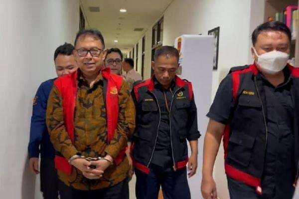 Eks Sekda Bandung Yossi Irianto Jadi Tersangka Korupsi, Dijebloskan ke Penjara Eks Sekda Bandung Yossi Irianto Jadi Tersangka Korupsi, Dijebloskan ke Penjara
