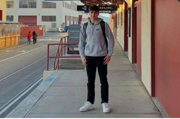 Siapa Zach Yadegari? CEO Berusia 18 Tahun yang Sempat Ditolak Harvard dan Stanford Siapa Zach Yadegari? CEO Berusia 18 Tahun yang Sempat Ditolak Harvard dan Stanford