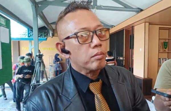 Zaenal Mustofa Mundur dari Tim Pengacara Penggugat Ijazah Jokowi usai Jadi Tersangka Zaenal Mustofa Mundur dari Tim Pengacara Penggugat Ijazah Jokowi usai Jadi Tersangka