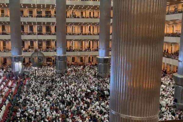 Tokoh Lintas Agama Bacakan Ikrar Bela Negara di Masjid Istiqlal Tokoh Lintas Agama Bacakan Ikrar Bela Negara di Masjid Istiqlal