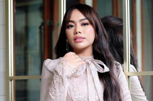 Zita Anjani Bagi-bagi Kopi Lokal usai Kisruh Starbucks di Mekkah, Netizen: Caper! Zita Anjani Bagi-bagi Kopi Lokal usai Kisruh Starbucks di Mekkah, Netizen: Caper!