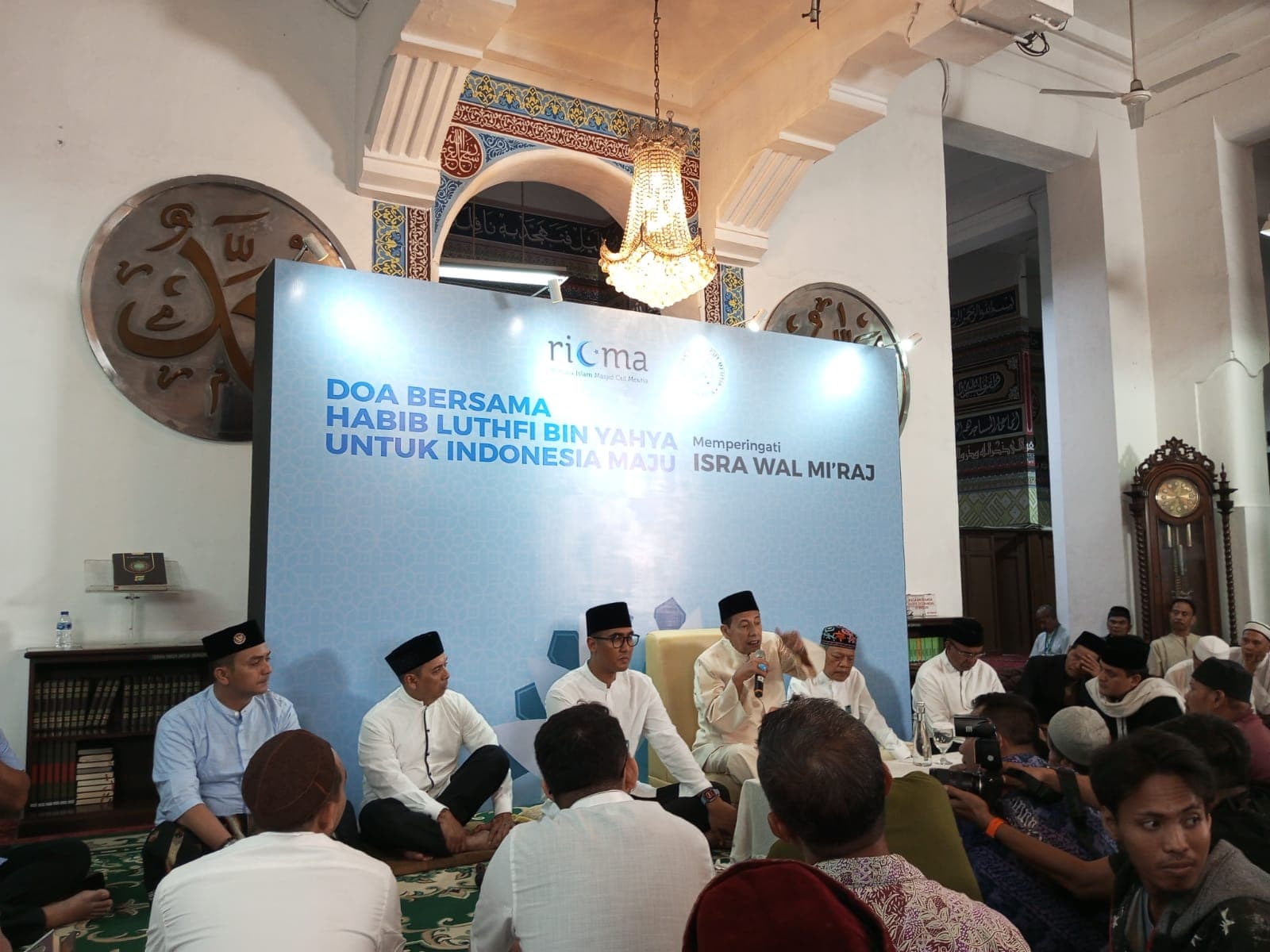 Peringati Isra Miraj, Habib Luthfi Ajak Umat Muslim Tekun Jalankan Salat Lima Waktu Peringati Isra Miraj, Habib Luthfi Ajak Umat Muslim Tekun Jalankan Salat Lima Waktu