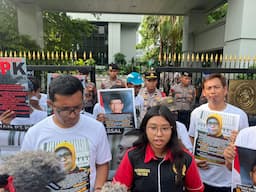 Tuntut Ganti Majelis Hakim, Ratusan Karyawan PT PRLI Unjuk Rasa Depan MA